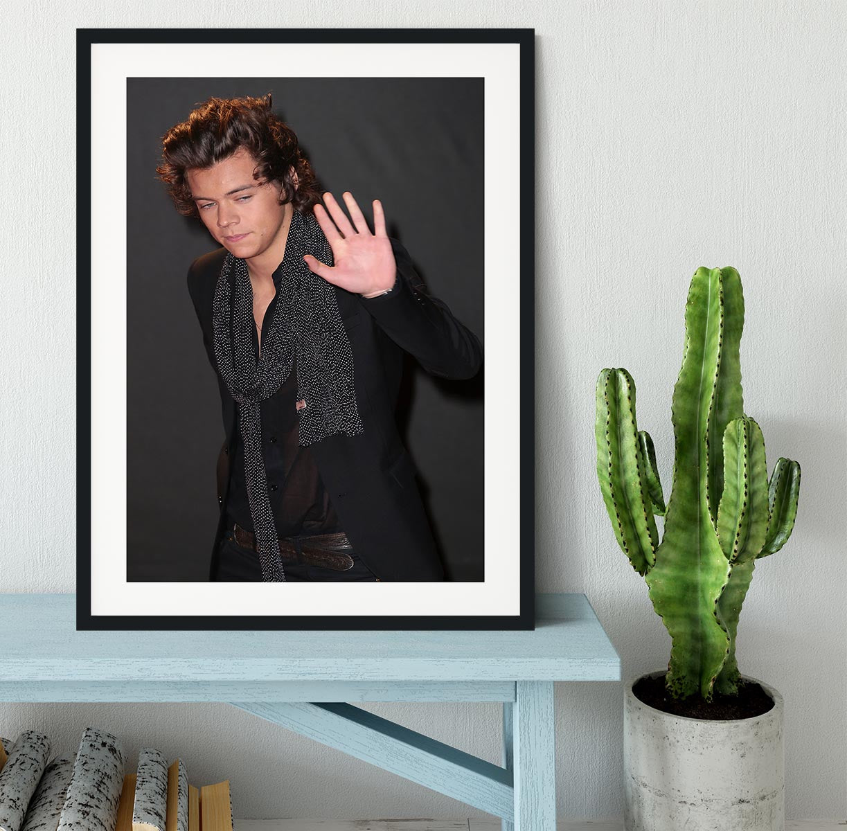 Harry Styles waves at the British Fashion Awards Framed Print - Canvas Art Rocks - 1