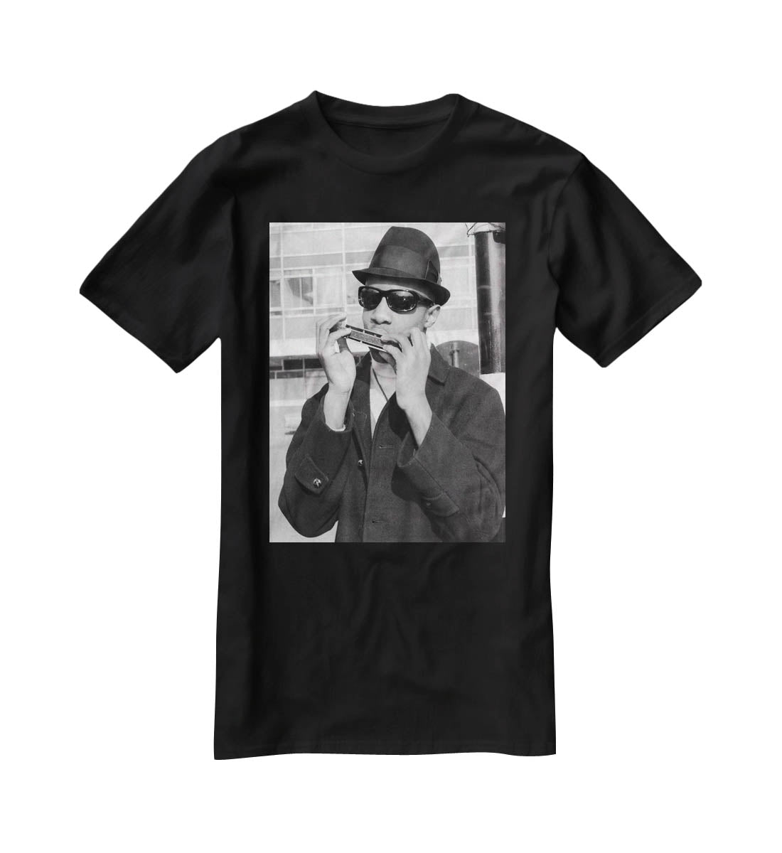 Stevie Wonder playing the harmonica T-Shirt - Canvas Art Rocks - 1