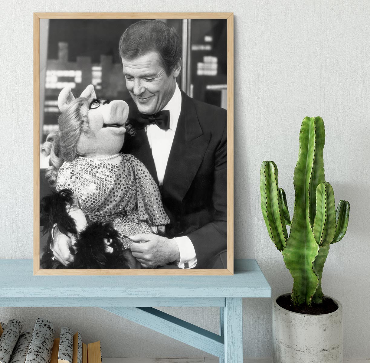 Roger Moore with Miss Piggy Framed Print - Canvas Art Rocks - 4