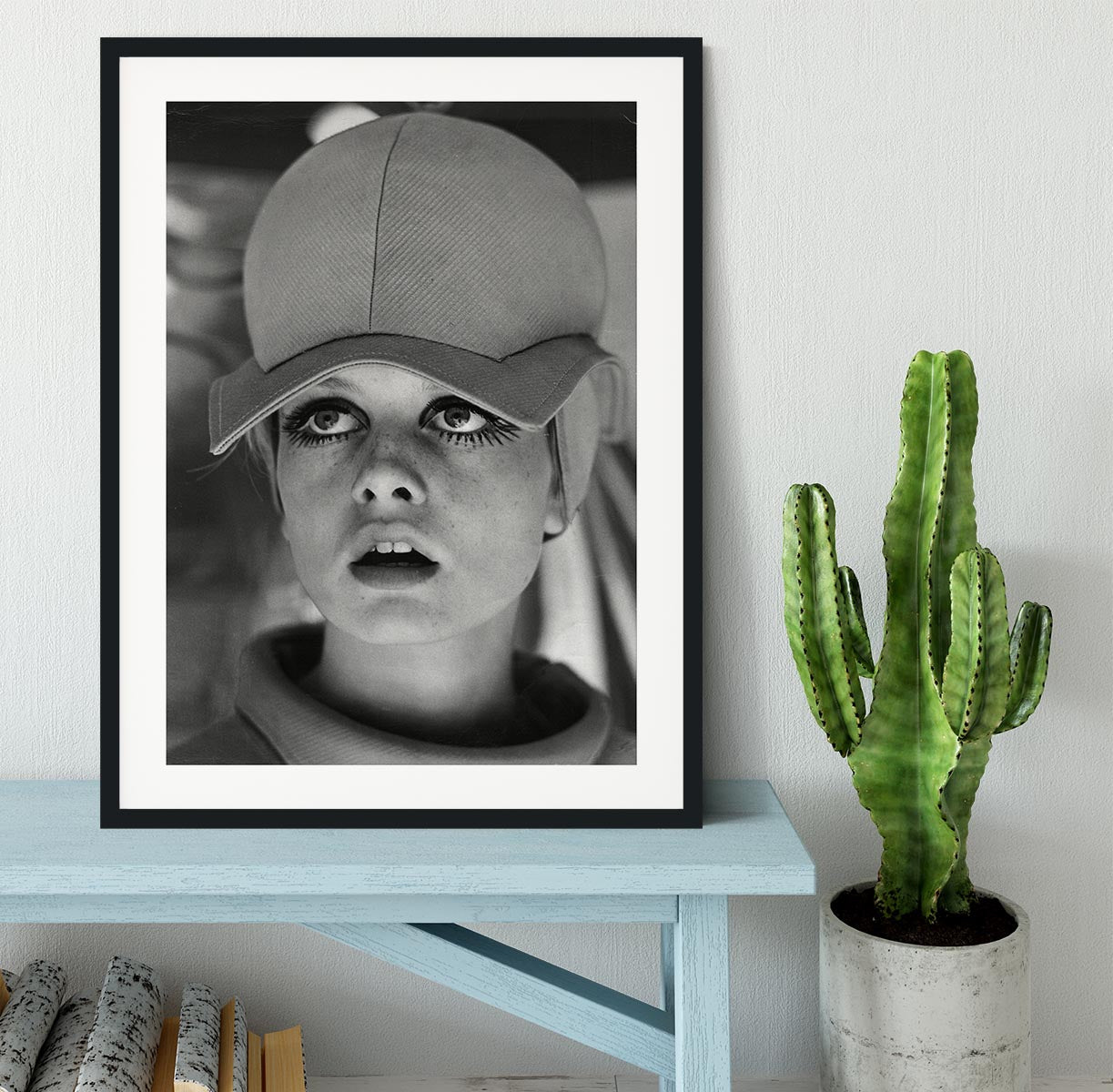 Twiggy in 1966 Framed Print - Canvas Art Rocks - 1