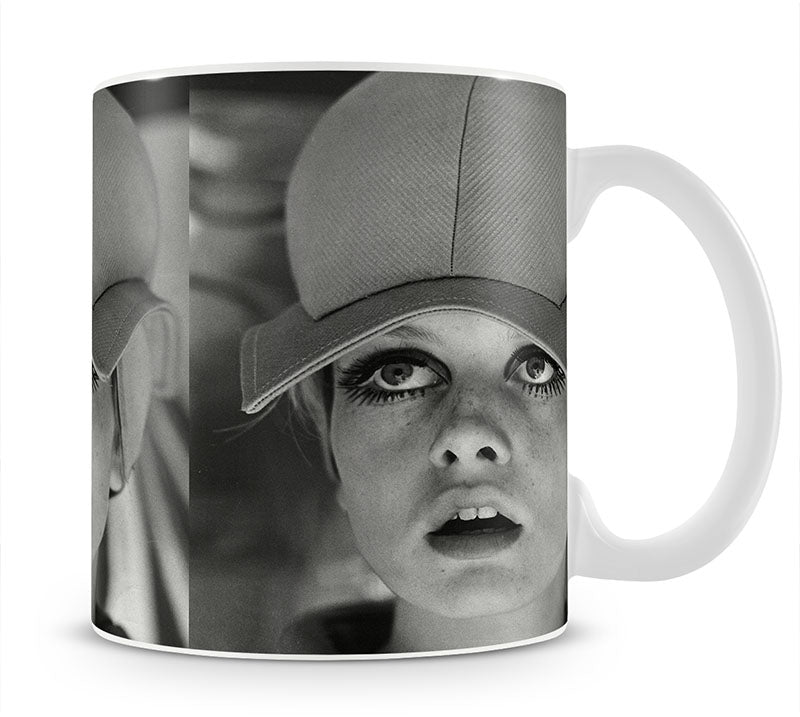 Twiggy in 1966 Mug - Canvas Art Rocks - 1