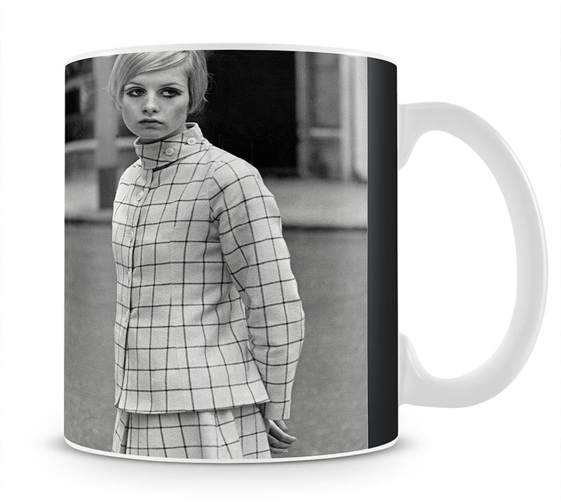 60s model Twiggy Mug - Canvas Art Rocks - 1