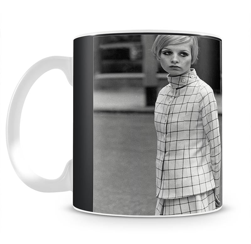 60s model Twiggy Mug - Canvas Art Rocks - 1