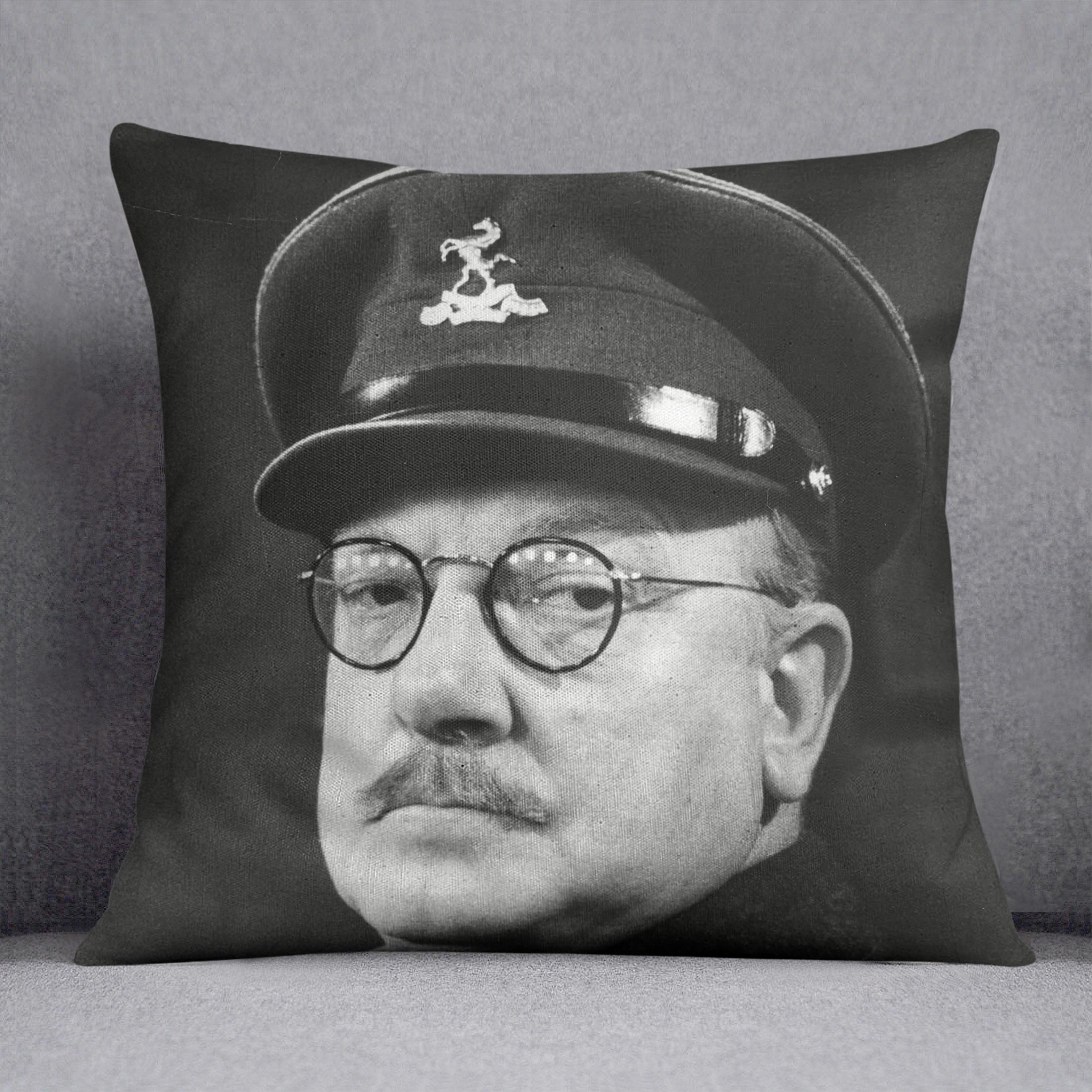 Actor Arthur Lowe as Captain Mainwaring Cushion