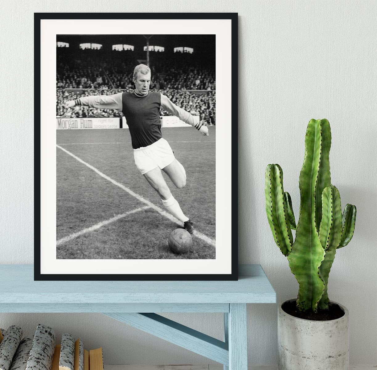 Bobby Moore West Ham Footballer Framed Print - Canvas Art Rocks - 1