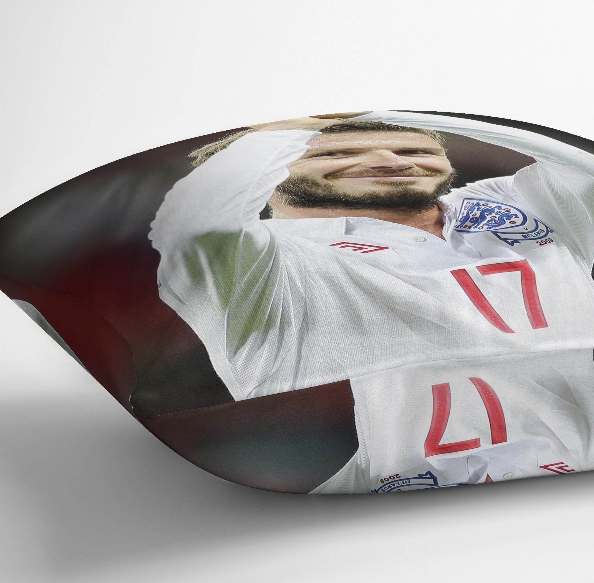 David Beckham playing for England Cushion - Canvas Art Rocks - 3