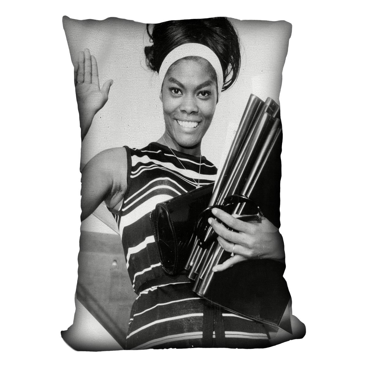 Dionne Warwick waves Cushion