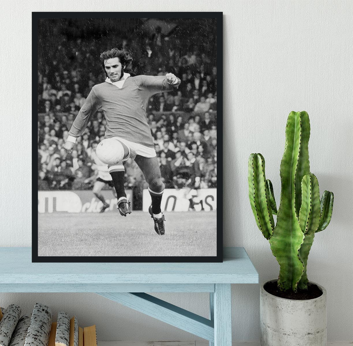 George Best Manchester United in 1971 Framed Print - Canvas Art Rocks - 2