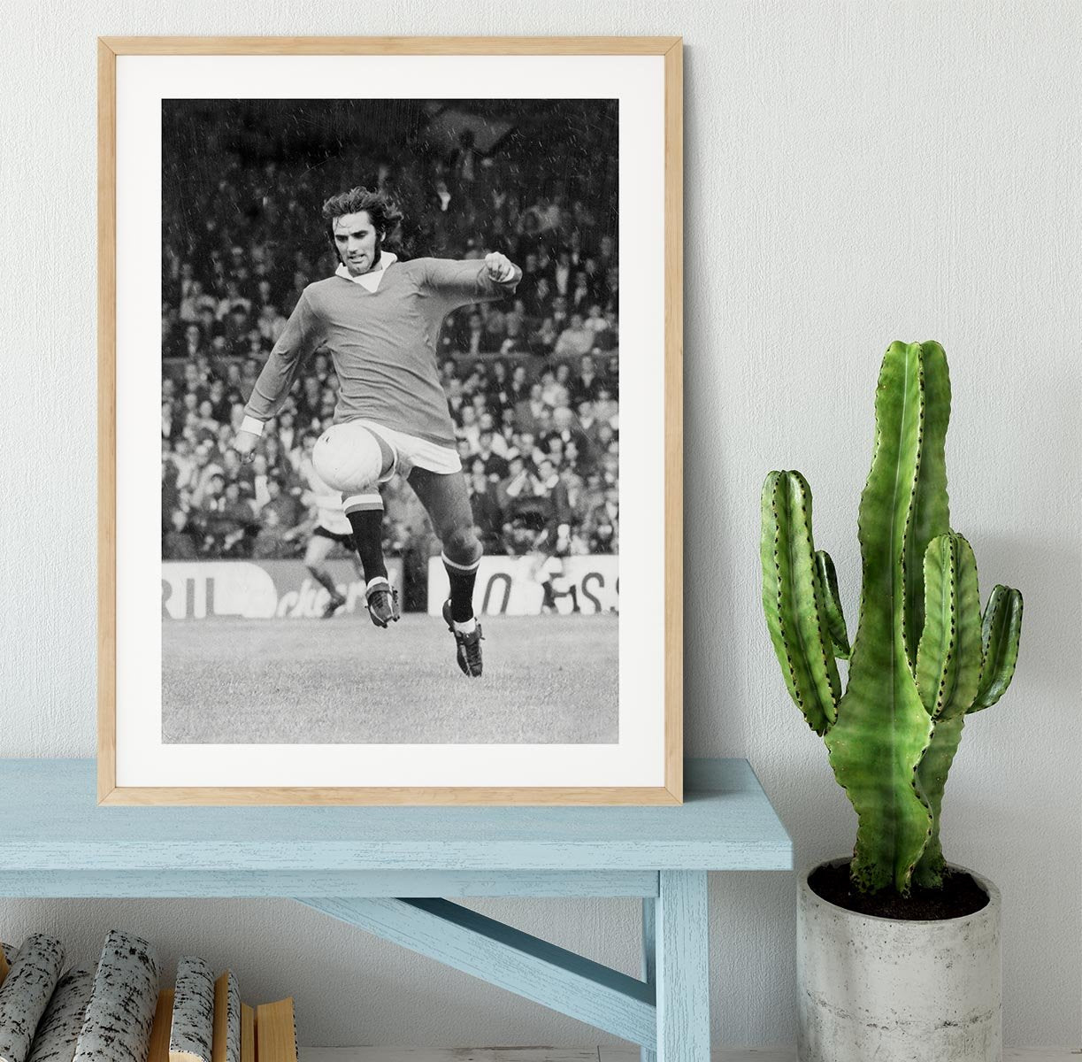 George Best Manchester United in 1971 Framed Print - Canvas Art Rocks - 3