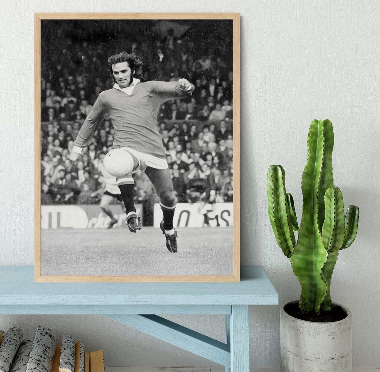 George Best Manchester United in 1971 Framed Print - Canvas Art Rocks - 4