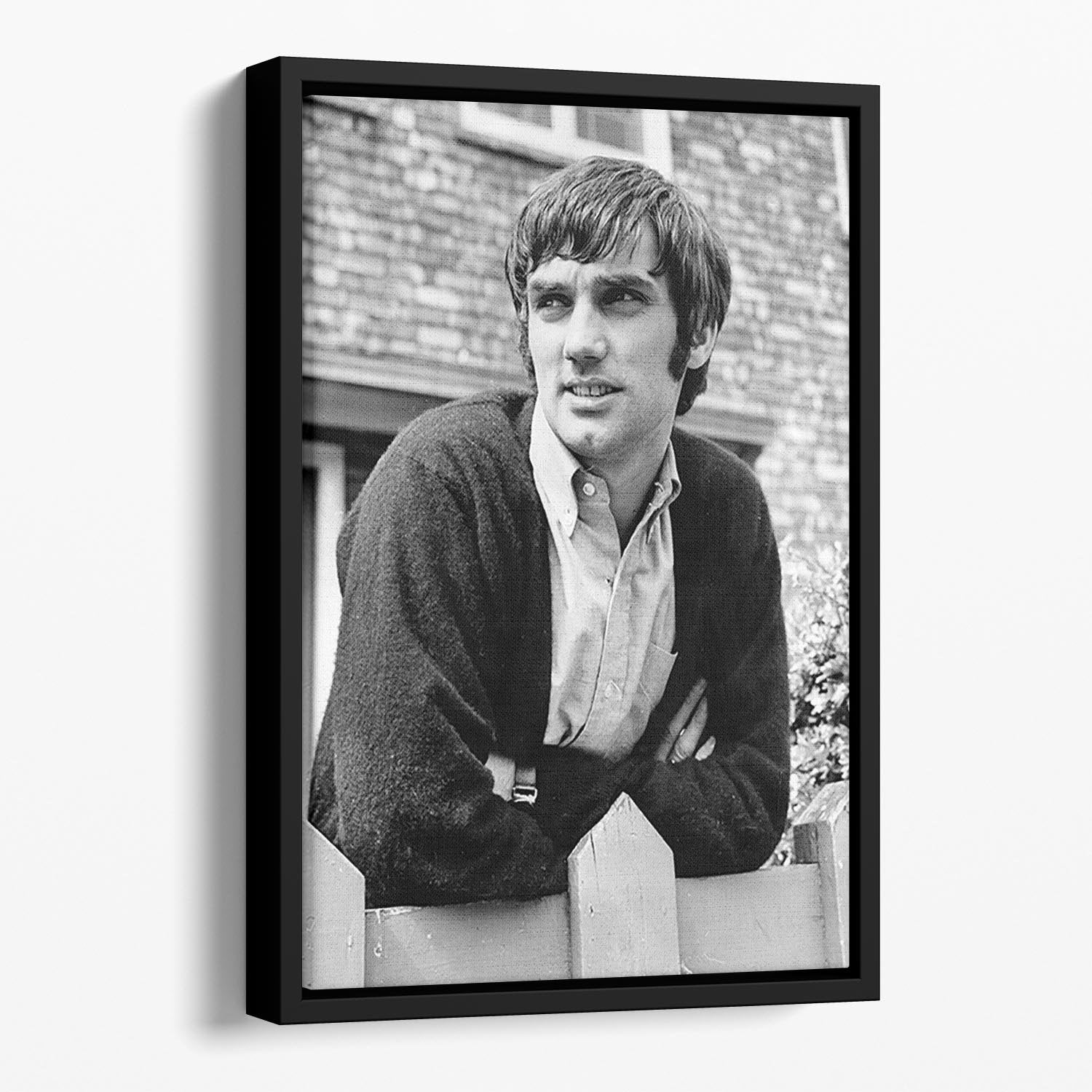 George Best in 1968 Floating Framed Canvas - Canvas Art Rocks - 1
