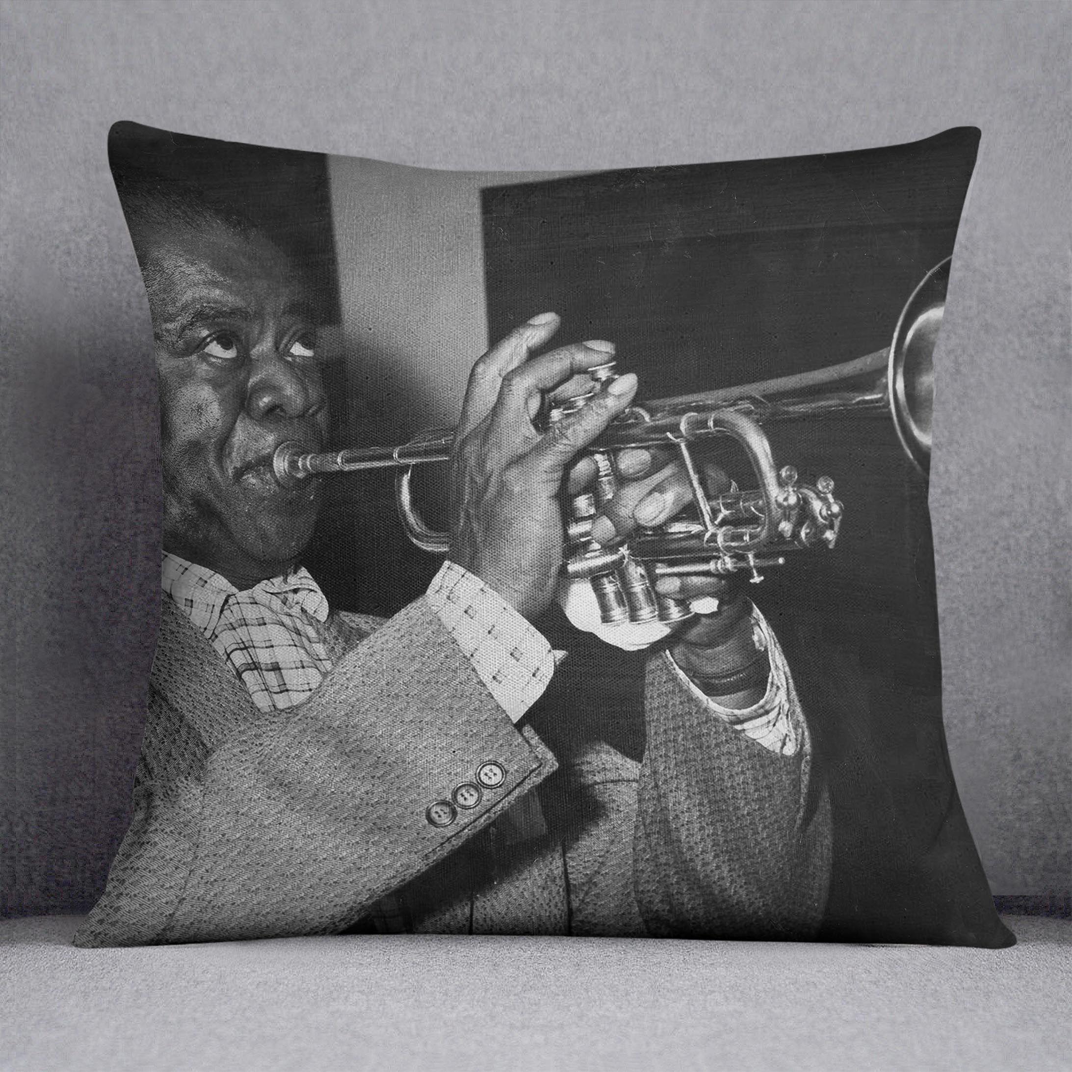 Louis Armstrong plays Cushion