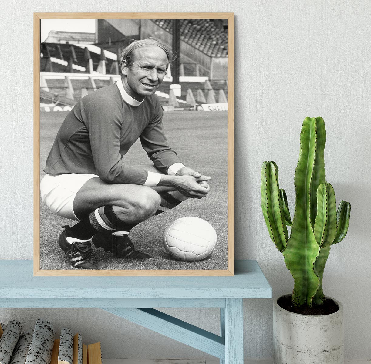 Manchester United Footballer Sir Bobby Charlton 1971 Framed Print - Canvas Art Rocks - 4