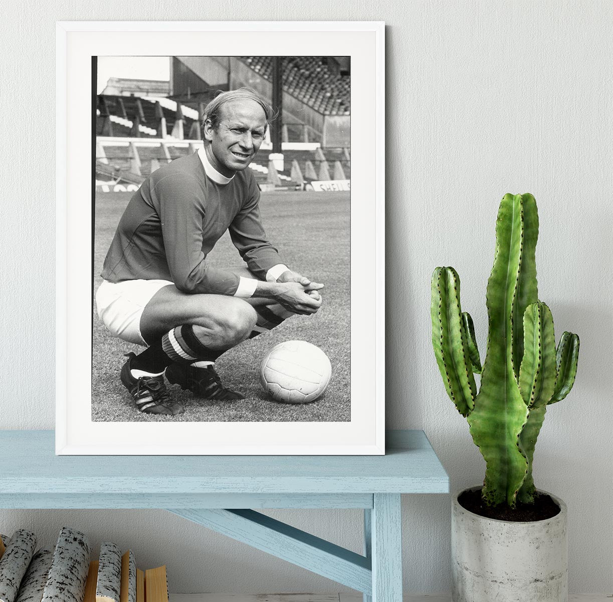 Manchester United Footballer Sir Bobby Charlton 1971 Framed Print - Canvas Art Rocks - 5