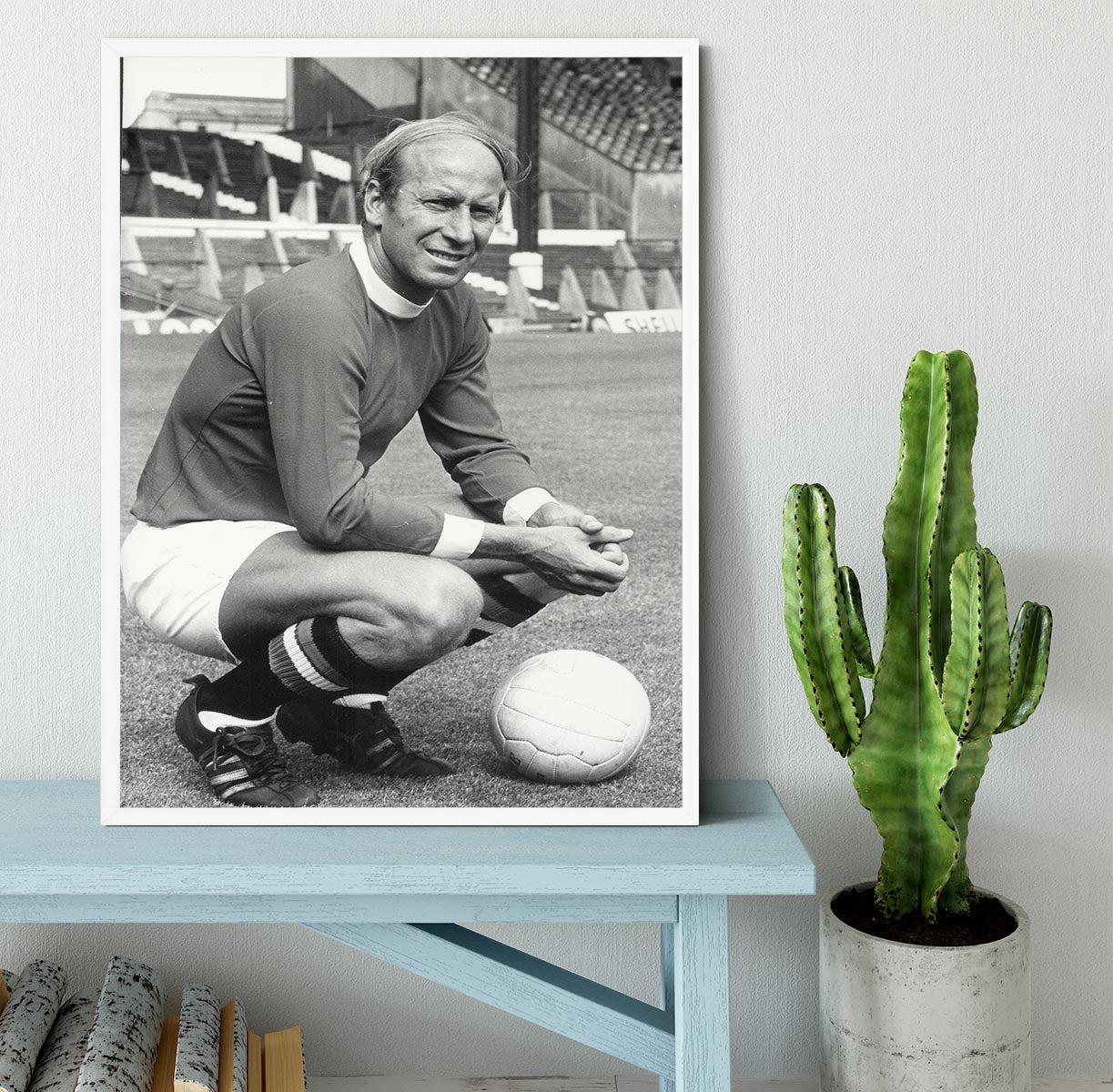 Manchester United Footballer Sir Bobby Charlton 1971 Framed Print - Canvas Art Rocks -6