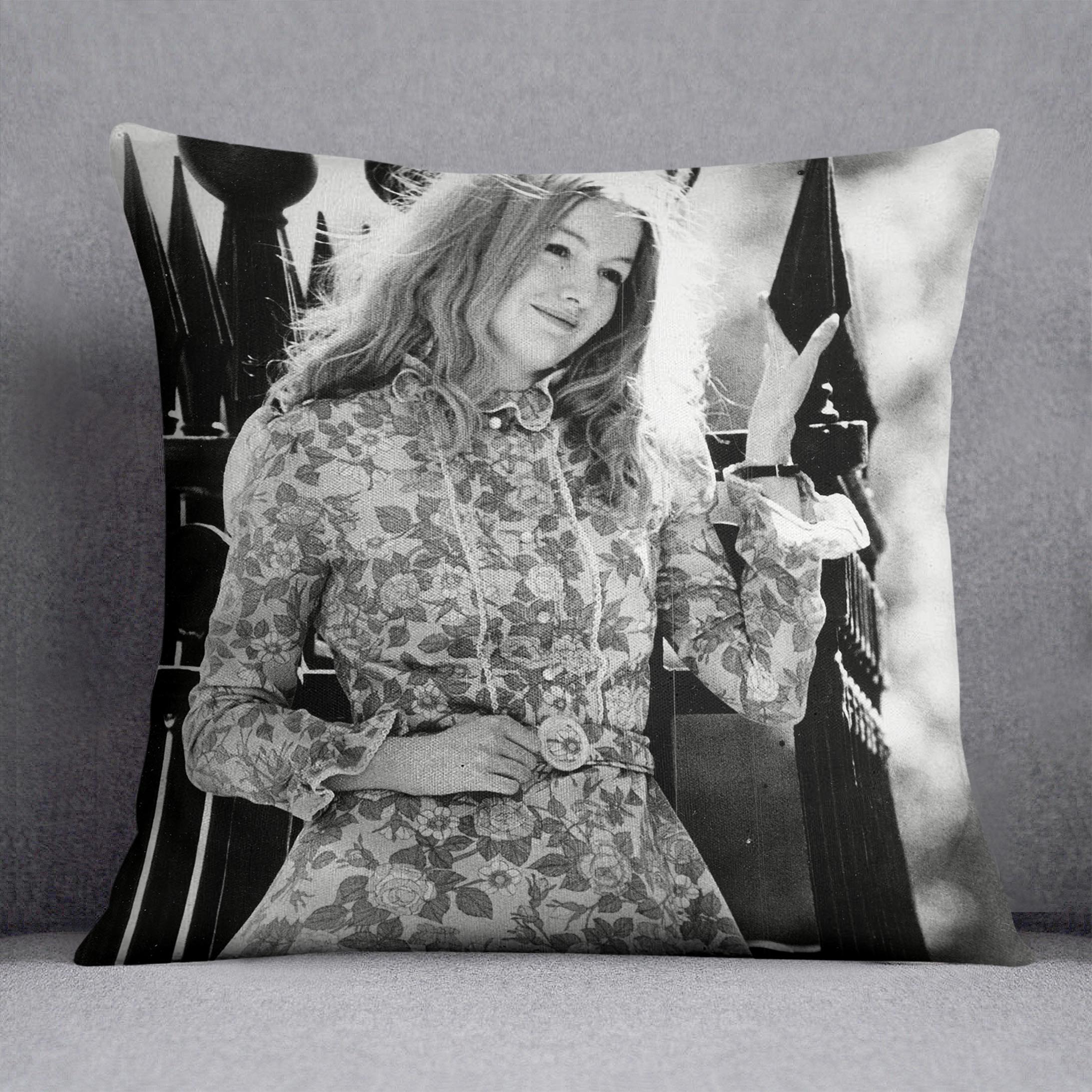 Mary Hopkin singer Cushion