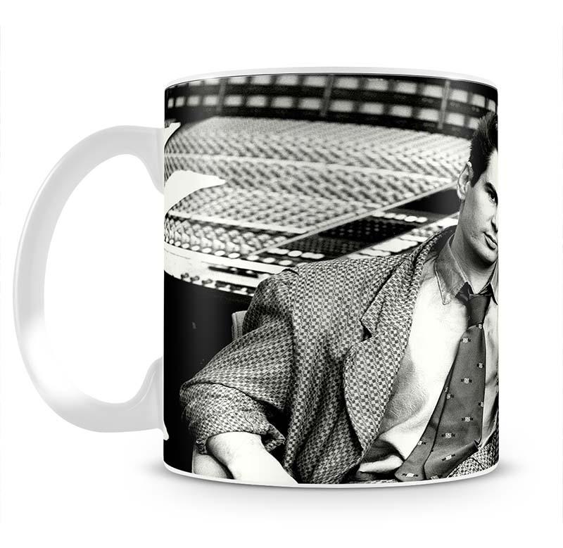 Nik Kershaw in a studio Mug - Canvas Art Rocks - 2