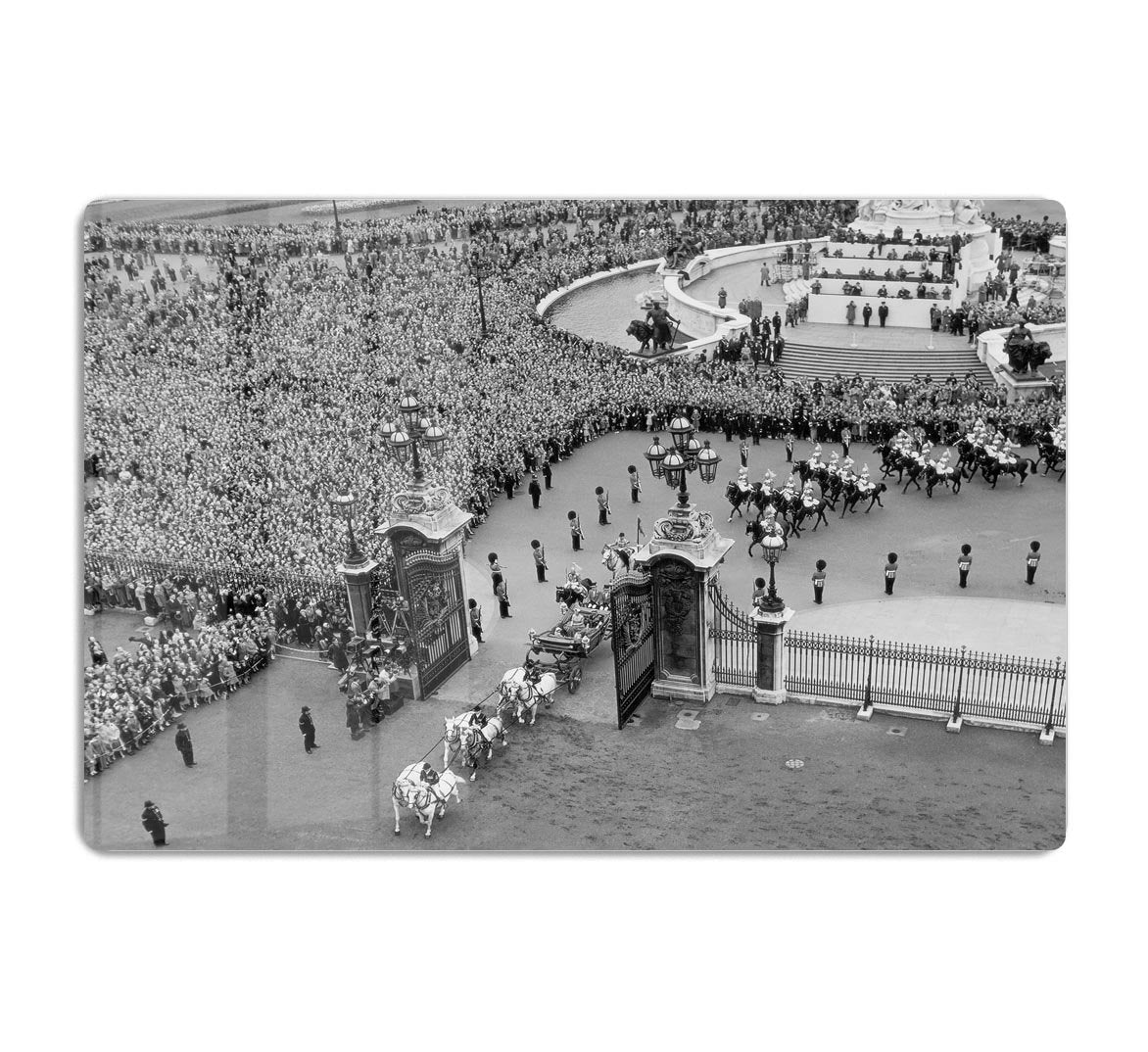 Queen Elizabeth II Coronation arriving home from a foreign tour HD Metal Print