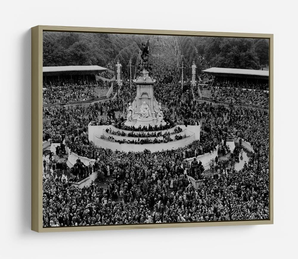 Queen Elizabeth II Coronation crowds at Buckingham Palace HD Metal Print