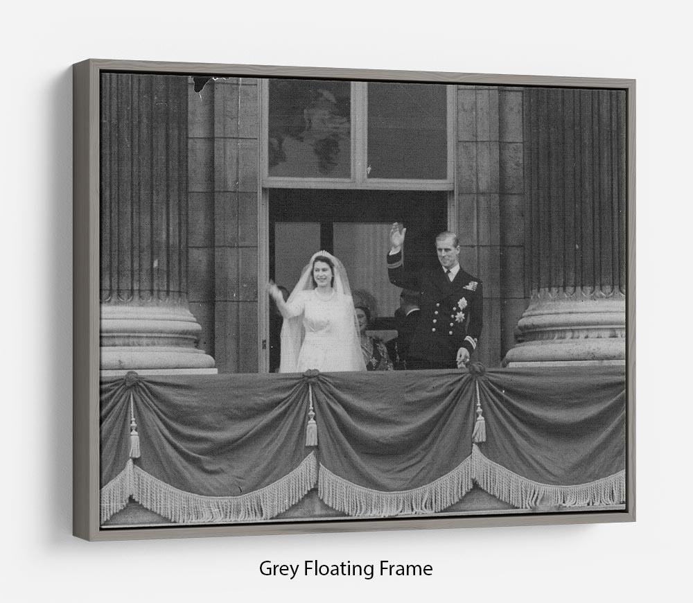 Queen Elizabeth II Wedding the couple wave from the balcony Floating Frame Canvas