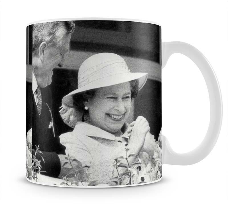 Queen Elizabeth II charmed at the Epsom Derby Mug - Canvas Art Rocks - 1