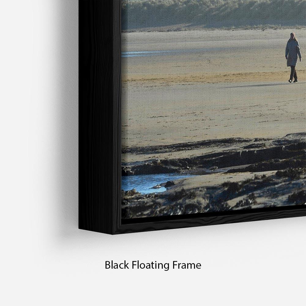 The Beach at Bamburgh Floating Frame Canvas - Canvas Art Rocks - 2