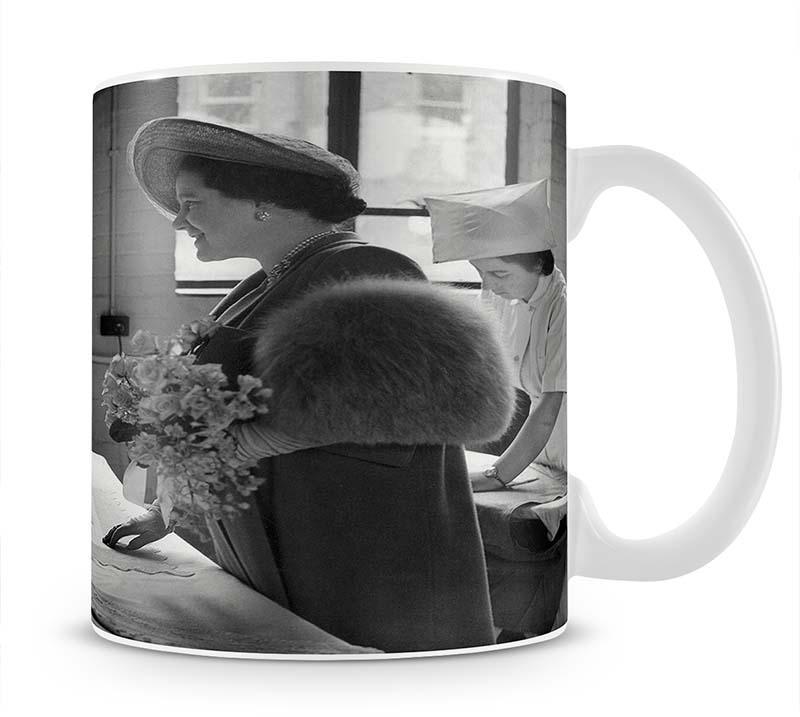 The Queen Mother at a training college Mug - Canvas Art Rocks - 1