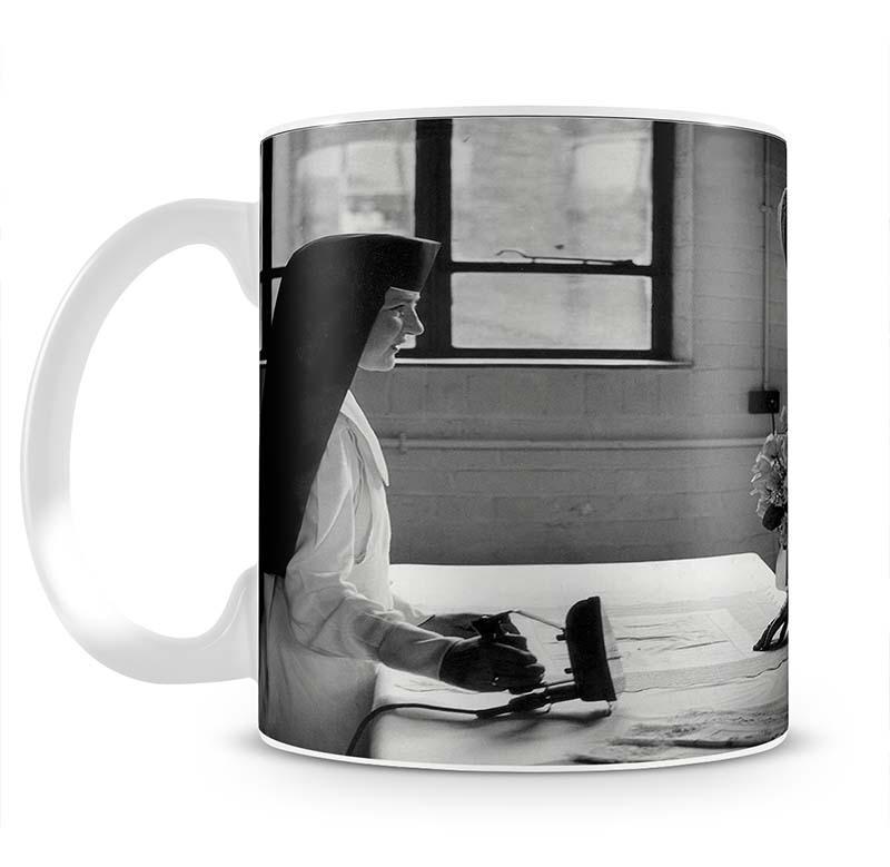 The Queen Mother at a training college Mug - Canvas Art Rocks - 2