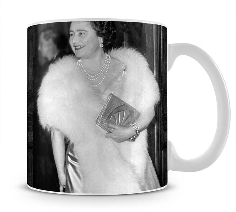 The Queen Mother on a night out at the Coliseum Mug - Canvas Art Rocks - 1