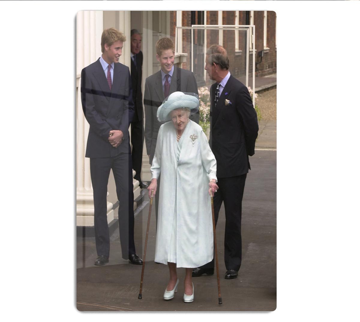 The Queen Mother on her 101st Birthday with family HD Metal Print