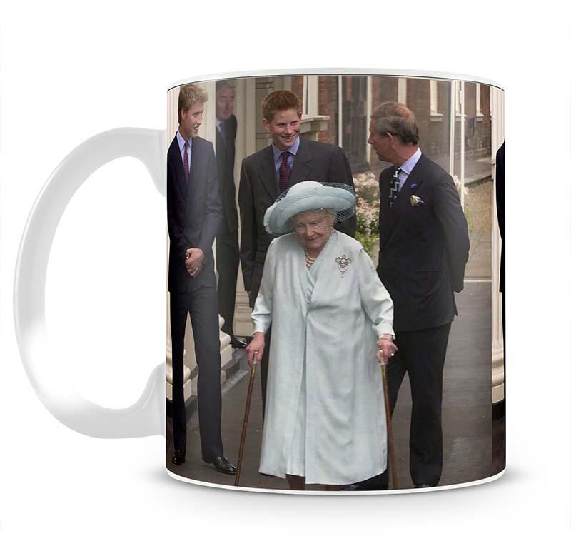 The Queen Mother on her 101st Birthday with family Mug - Canvas Art Rocks - 2